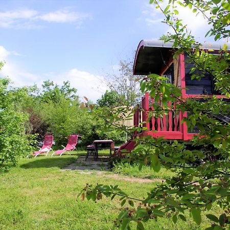 Penzion Les Roulottes Et Cabanes Du Livradois Cunlhat Exteriér fotografie