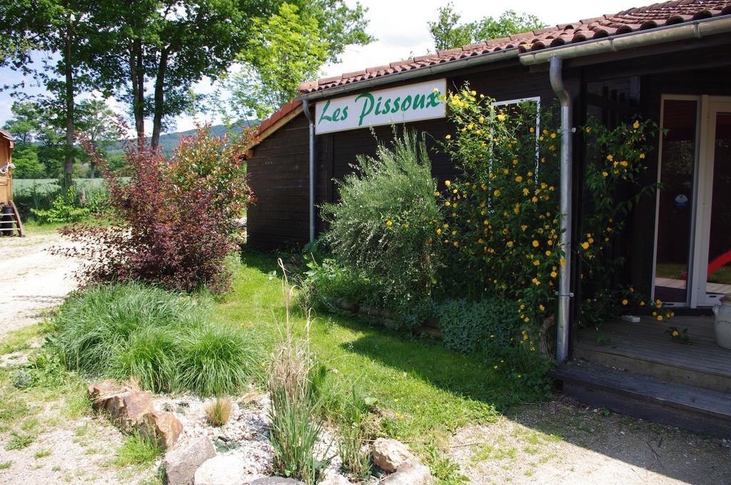 Penzion Les Roulottes Et Cabanes Du Livradois Cunlhat Exteriér fotografie