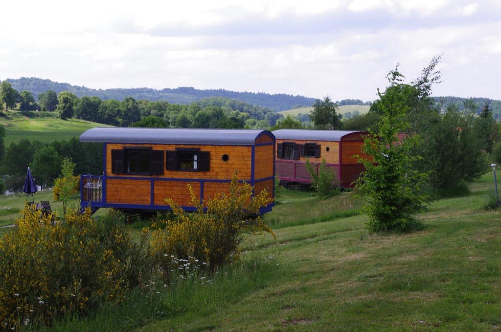 Penzion Les Roulottes Et Cabanes Du Livradois Cunlhat Exteriér fotografie