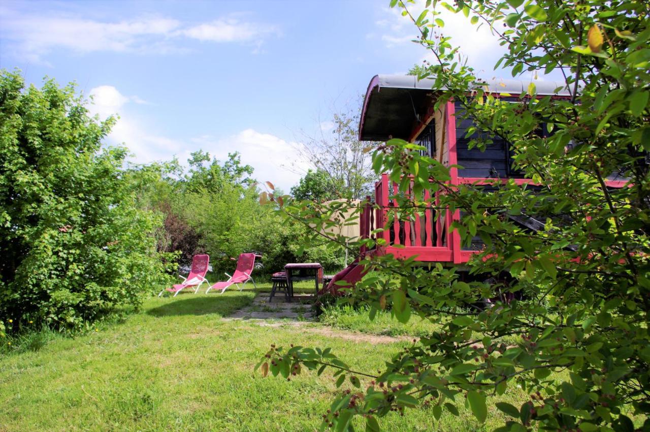 Penzion Les Roulottes Et Cabanes Du Livradois Cunlhat Exteriér fotografie