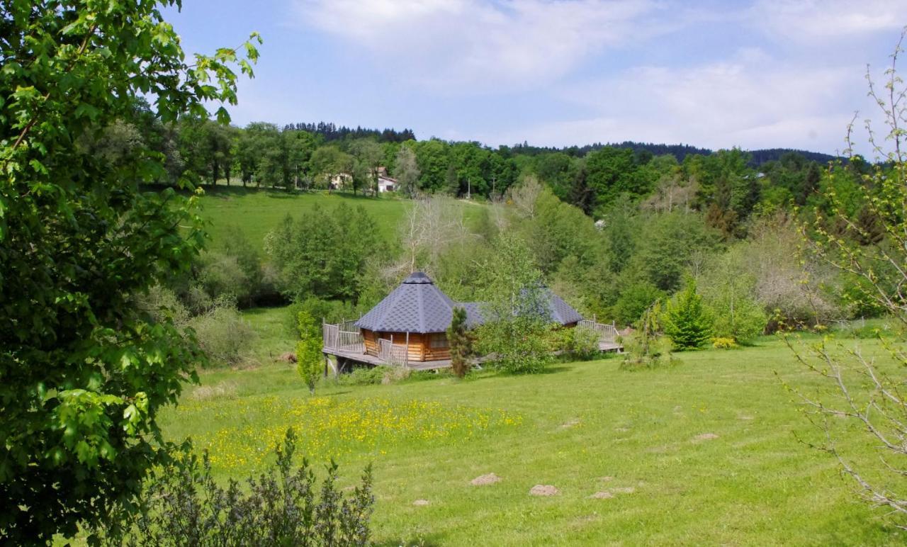 Penzion Les Roulottes Et Cabanes Du Livradois Cunlhat Exteriér fotografie