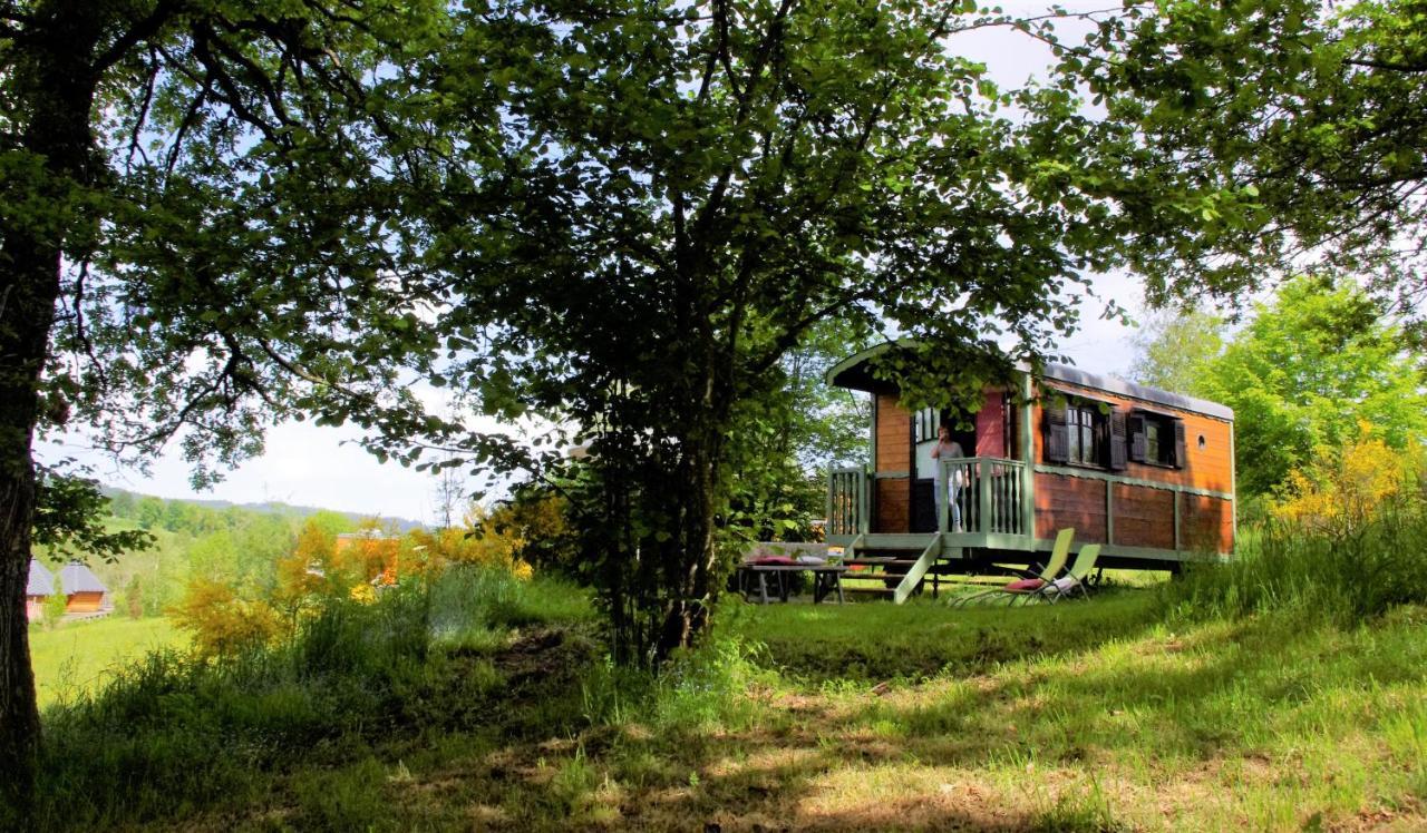 Penzion Les Roulottes Et Cabanes Du Livradois Cunlhat Exteriér fotografie