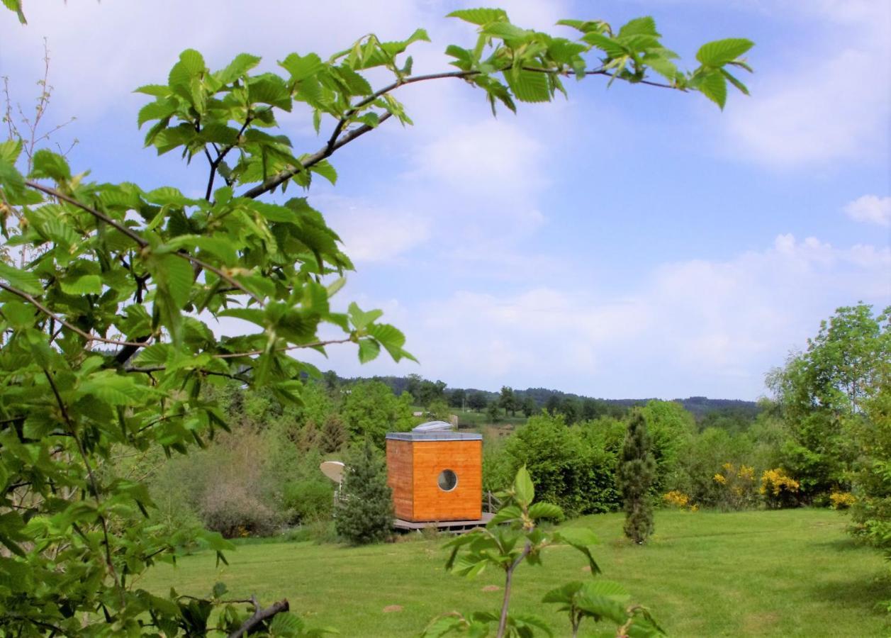 Penzion Les Roulottes Et Cabanes Du Livradois Cunlhat Exteriér fotografie