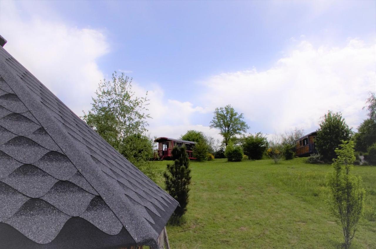 Penzion Les Roulottes Et Cabanes Du Livradois Cunlhat Exteriér fotografie